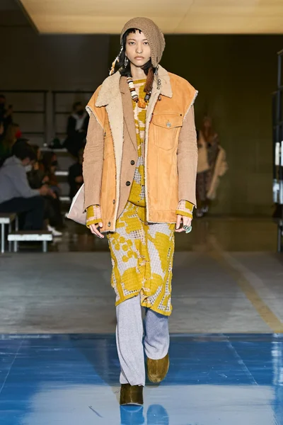 Look 3